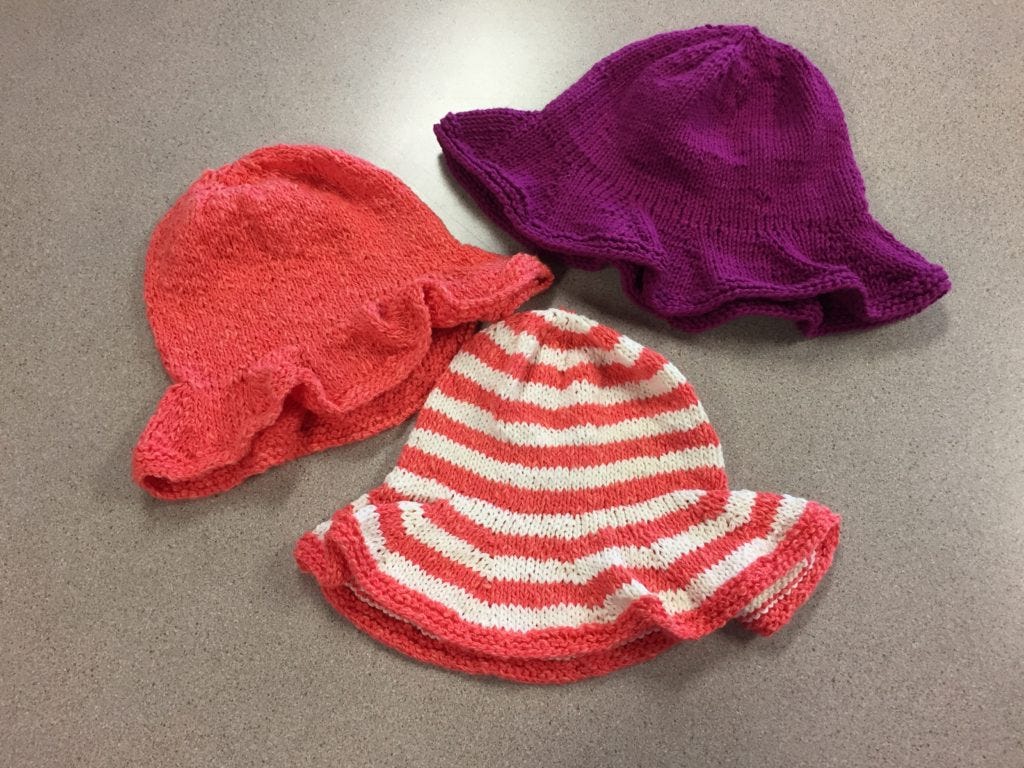 A free pattern for a knitted sun hat